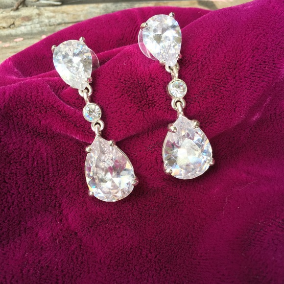 Gorgeous teardrop crystal earrings - Picture 2 of 4